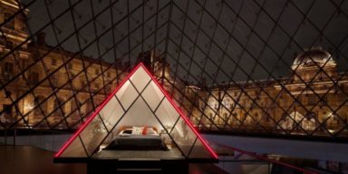 Airbnb vous propose de dormir une nuit au Louvre